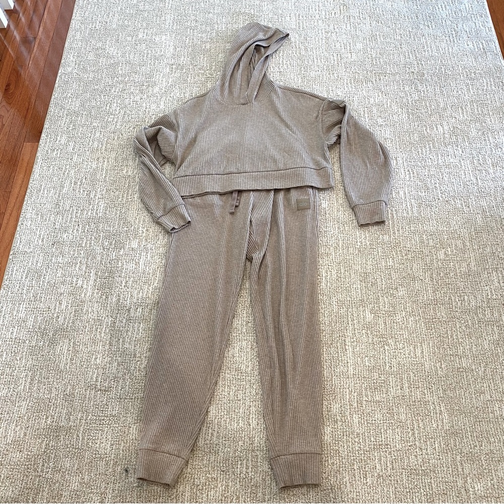 ALO yoga 2 piece set Muse hoodie and joggers in Gravel Heather tan size XS - Picture 8 of 11
